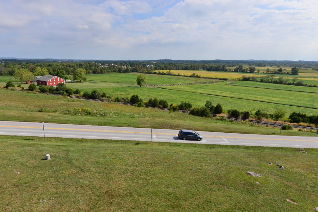 Can you tour Gettysburg by car?