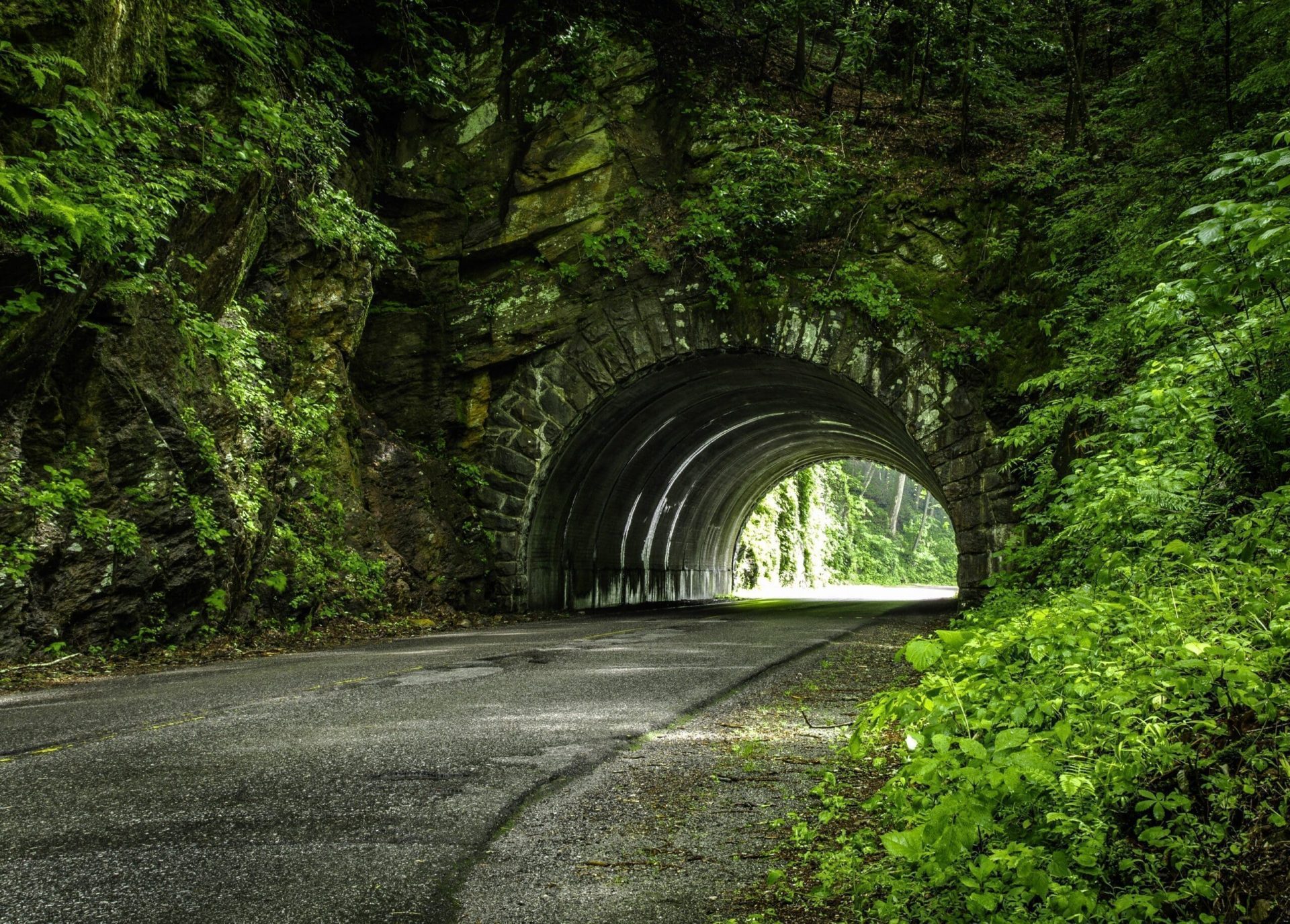 Can you drive through Great Smoky Mountain National Park?