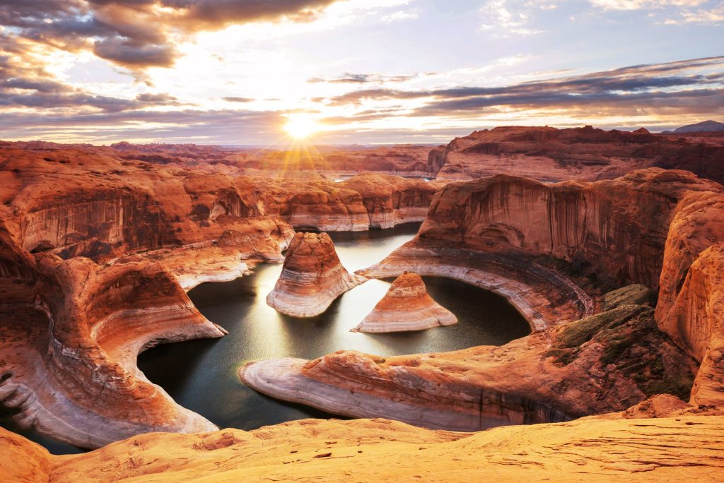 Is Horseshoe Bend Connected to Lake Powell?